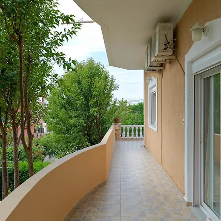 M Cako Villa
