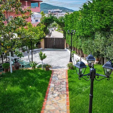 Villa M Cako *