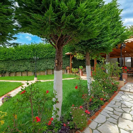 Villa M Cako *